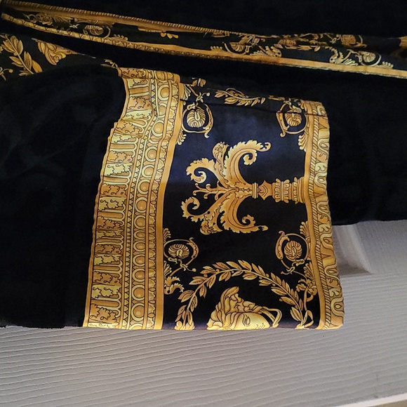 100% ATHENTIC VERSACE ROBE (LIKE NEW) xl Unisex fits a mens m/s  womens med/L - Picture 3 of 14